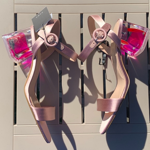 Shoes - Picture 6 of 8